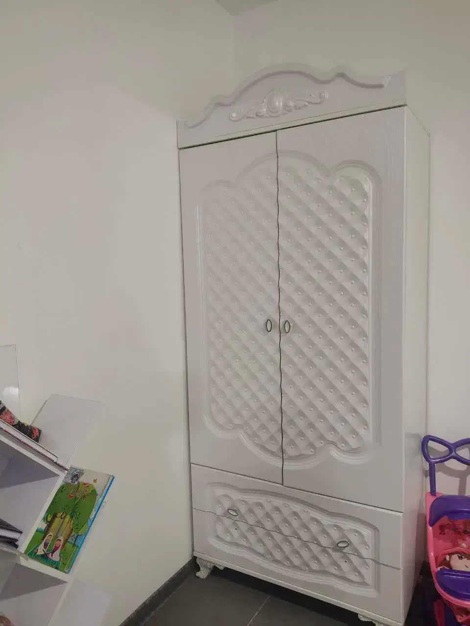 کمد ومیز تحریر|فرش|شهرضا, |دیوار