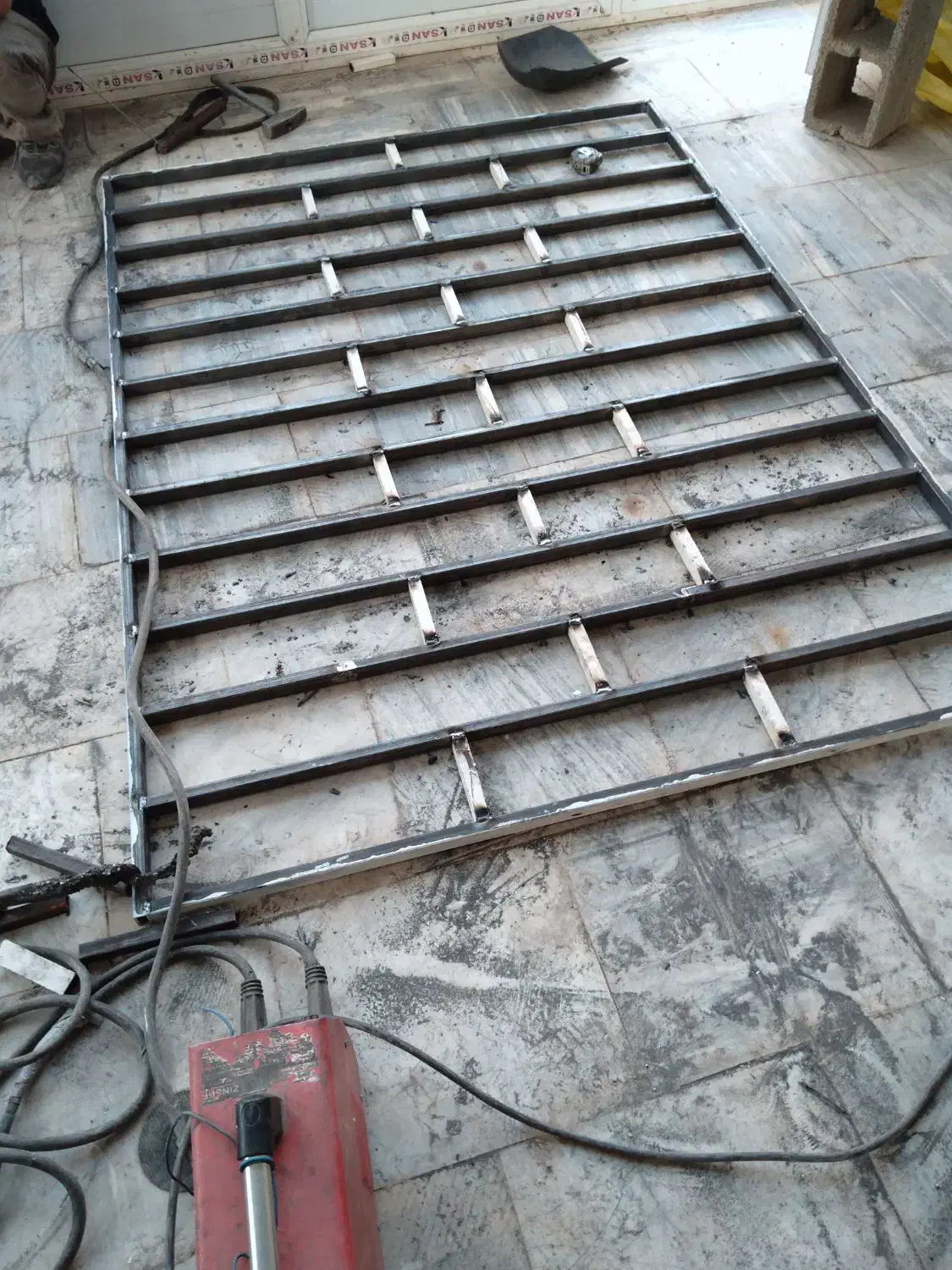 جوشکاری شیروانی و آهنگری جوشکار آهنگر|خدمات پیشه و مهارت|قم, تولید دارو و یخچال|دیوار