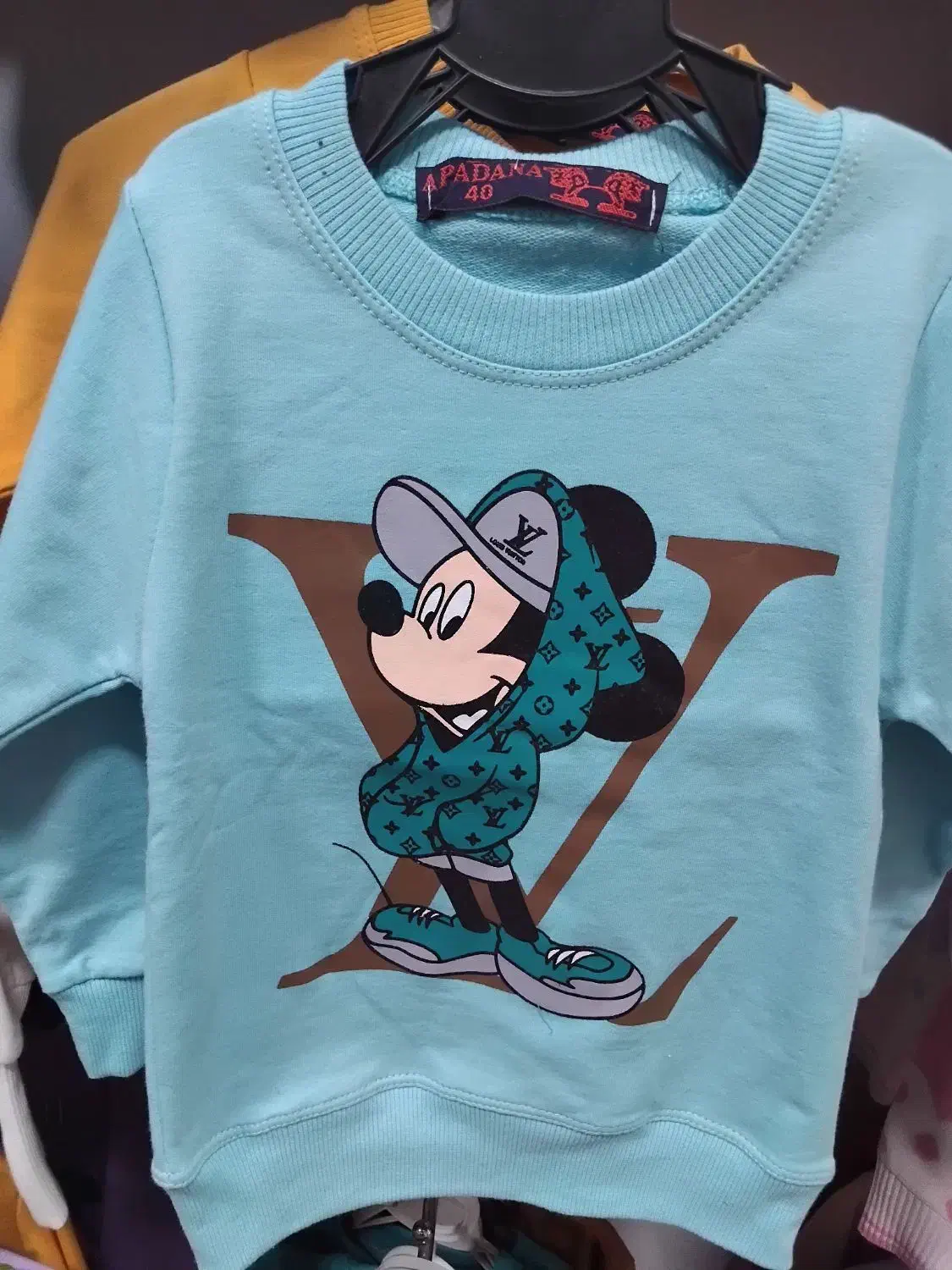 پوشاک واگزار|لباس|فردوس (خراسان), |دیوار