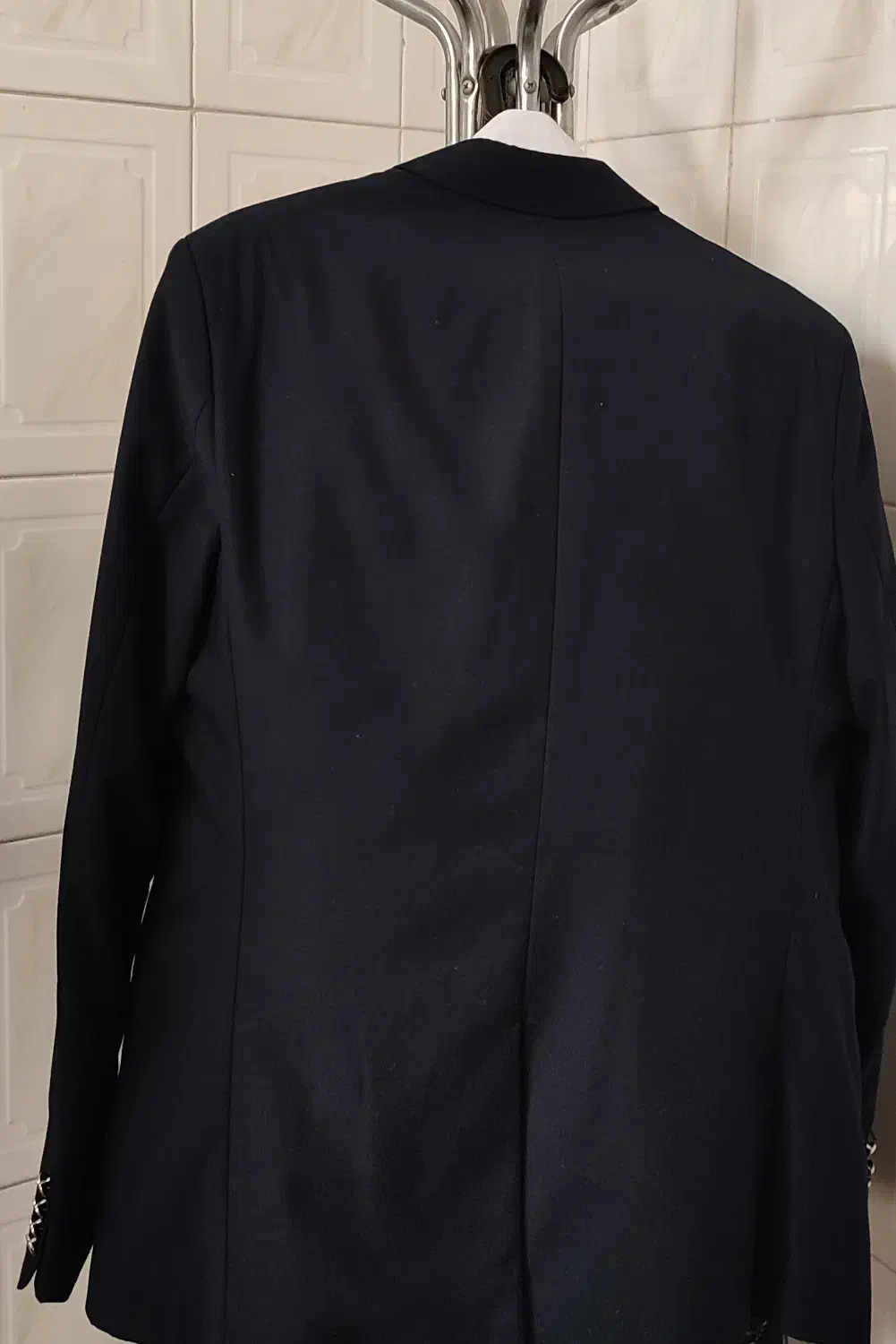 کت و شلوار دامادی با پیراهن سفید|لباس|کاشان, کارگر|دیوار