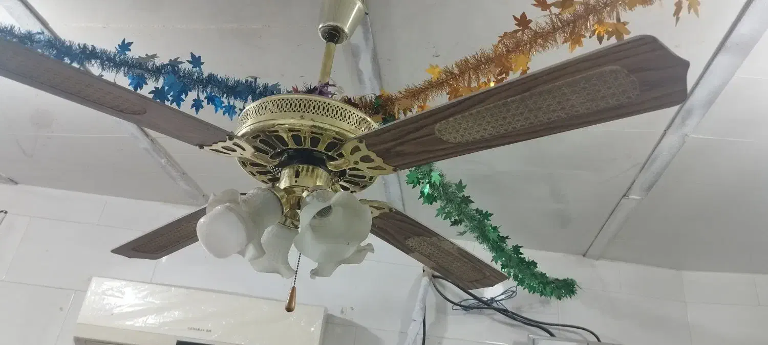 فروش یک عدد ویترین وپنکه لوستر|فروشگاه و مغازه|دزفول, |دیوار