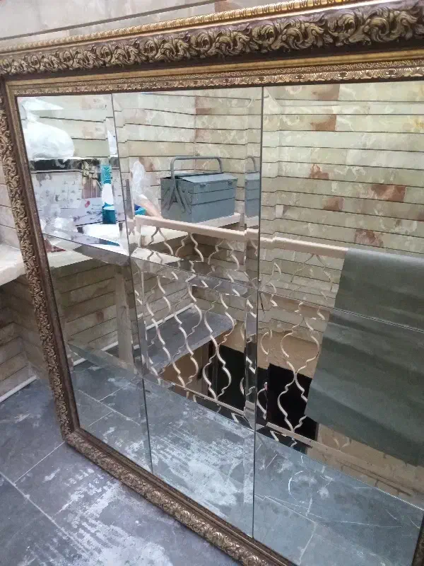 اینه بزرگ|آینه|خمینیشهر, |دیوار