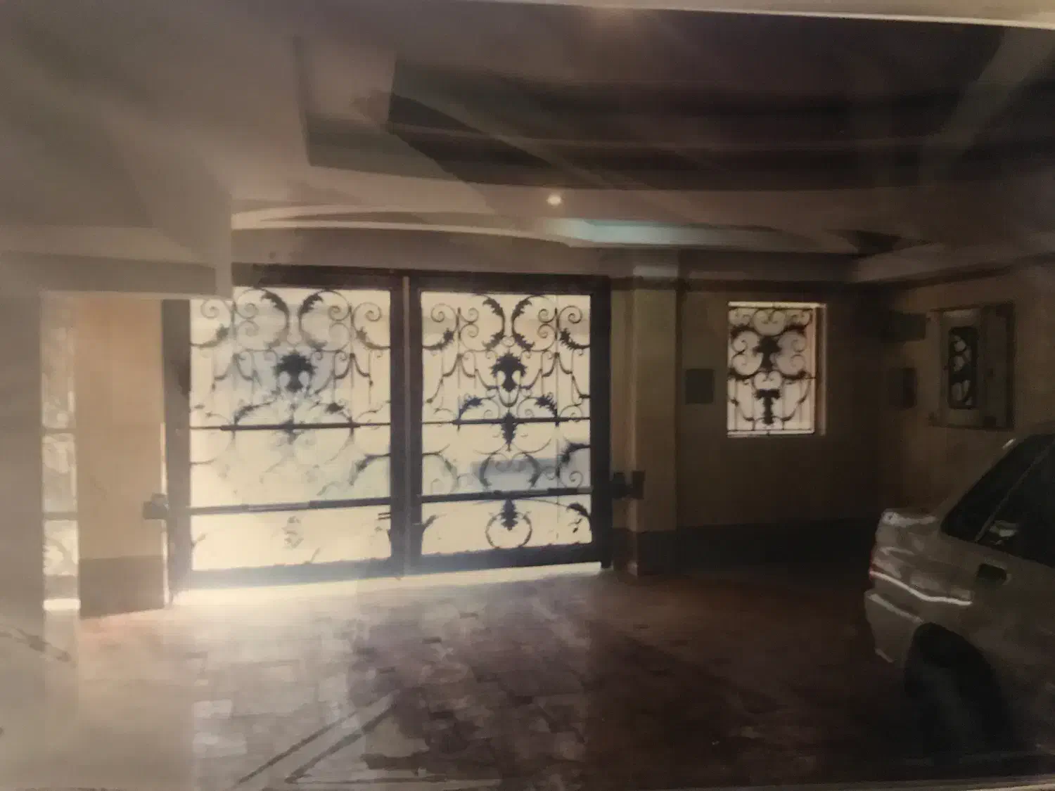 آپارتمان مسکونی ۹ سالهٔ بابک خرم دین