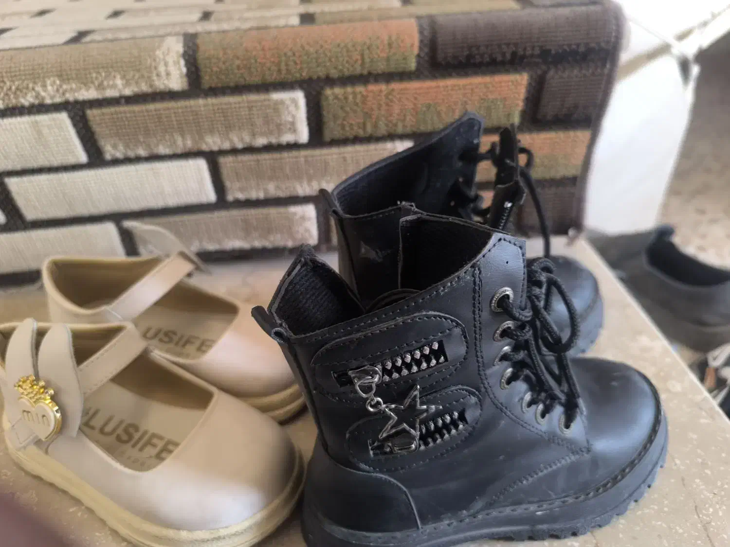 یک جفت چکمه و یک جفت کفش دخترانه سایز ۳۱|کفش و لباس بچه|شاهینشهر, گزبرخوار|دیوار