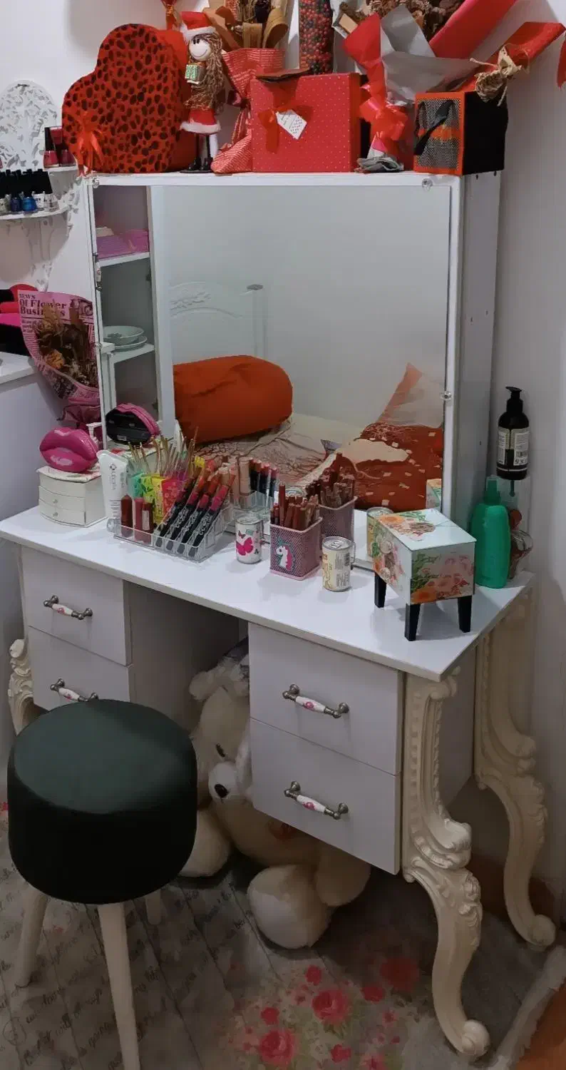 میز دراور|جاکفشی، کمد، دراور|صومعه‌سرا, |دیوار