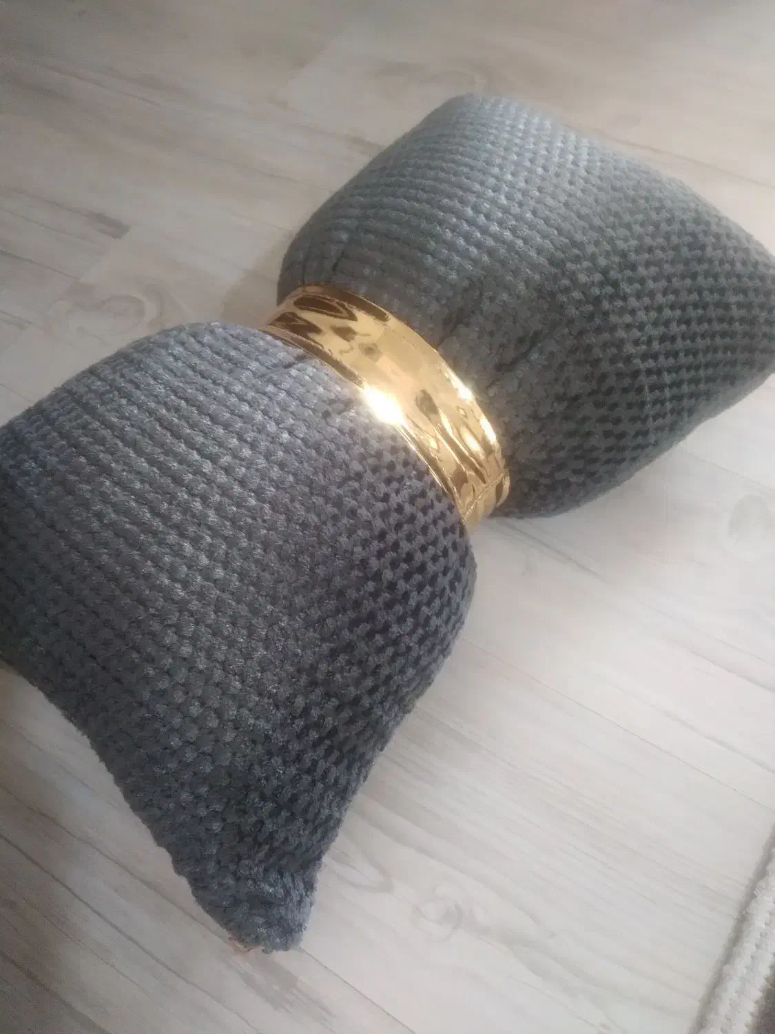 دوعدد بالش مبل|رختخواب، بالش، پتو|سلماس, |دیوار