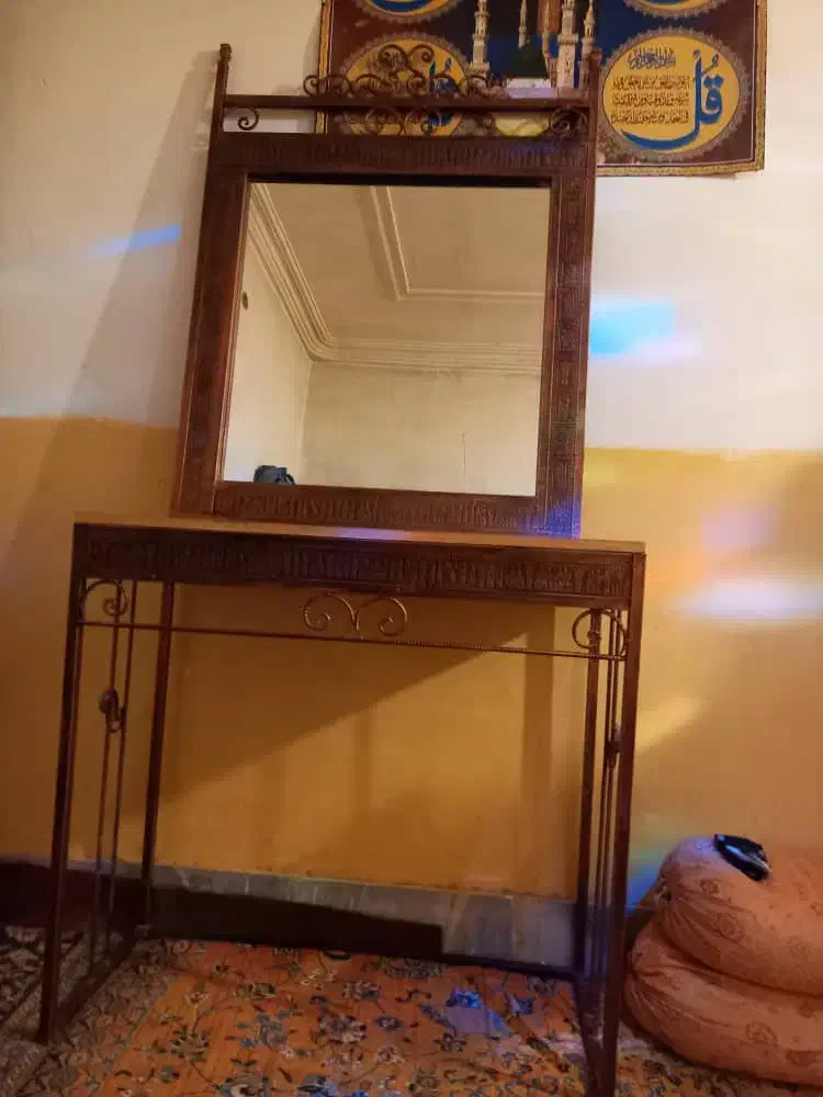 اینه و میز ارایشگاه|آرایشگاه و سالنهای زیبایی|درمیان, |دیوار