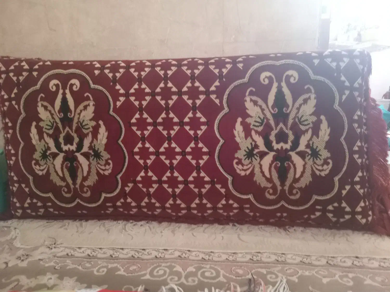 پشتی|پشتی|مشهد, پایگاه شکاری|دیوار