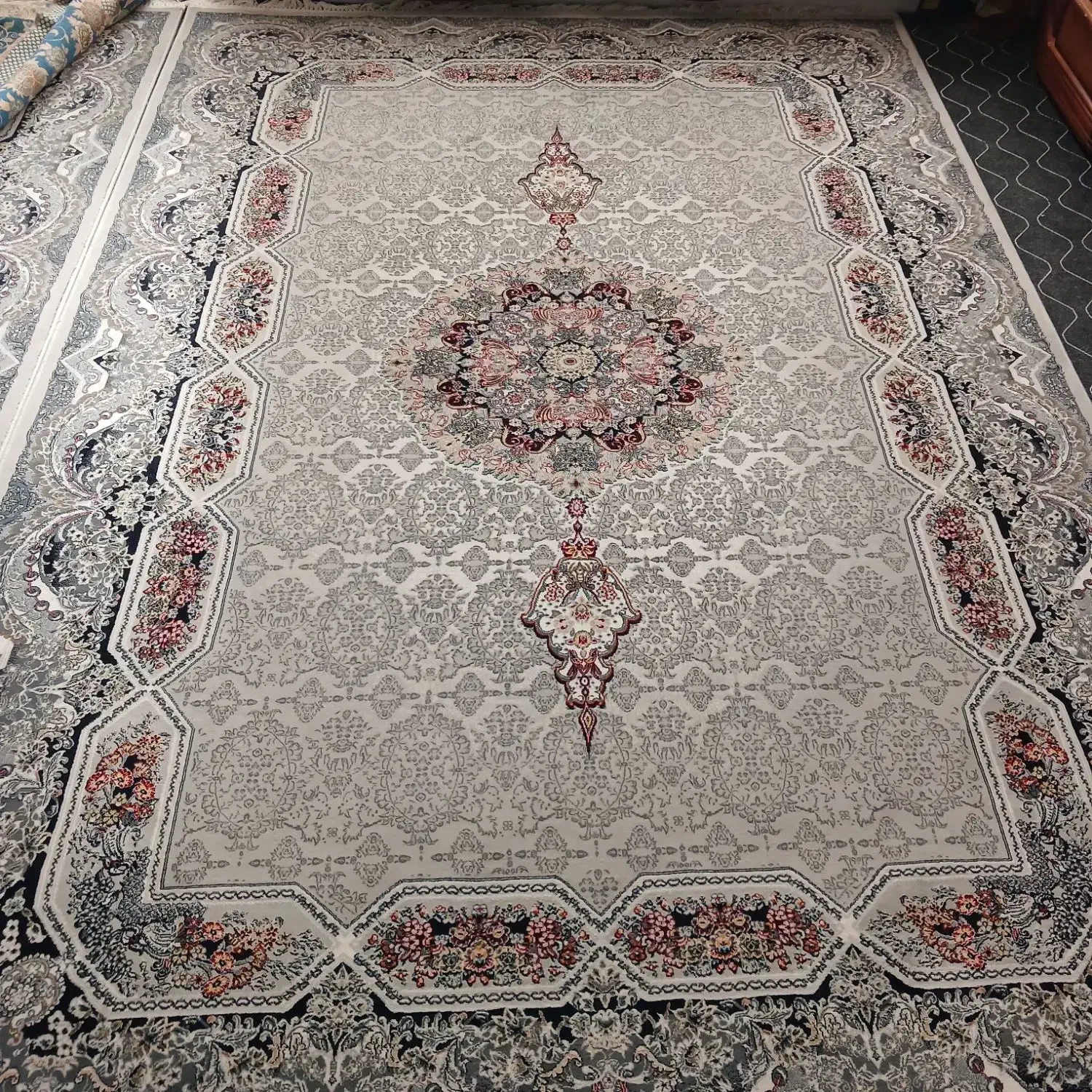 فرش ۷۰۰ شانه|فرش|قم, هفت تیر|دیوار