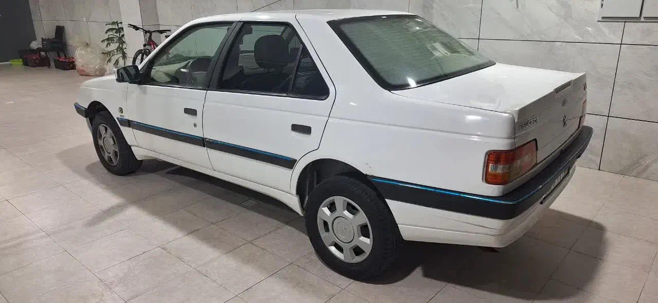 دارای مانیتور. روکش چرم دوزگیر بیمه کامل|خودرو سواری و وانت|ساوه, |دیوار