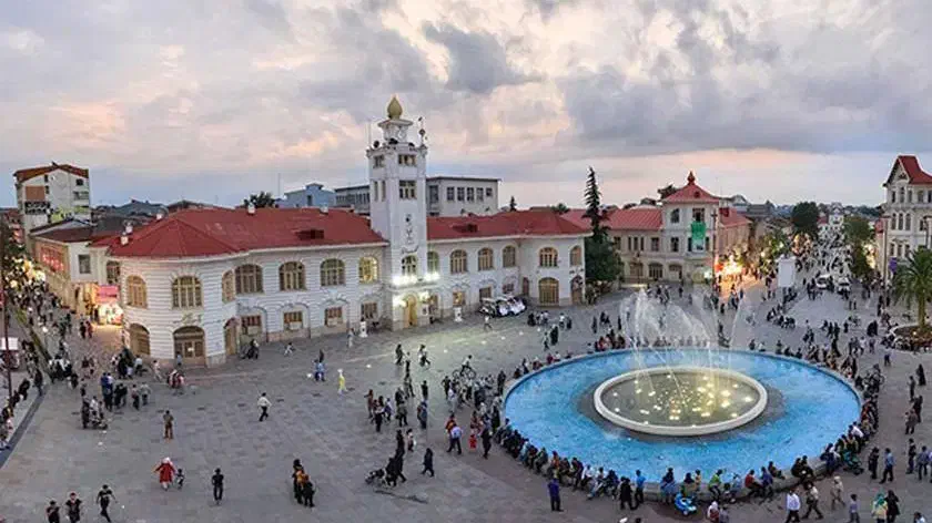 اجاره روزانه چند قدمی بازار و شهرداری رشت|اجارهٔ کوتاهمدت آپارتمان و سوئیت|رشت, بازار|دیوار