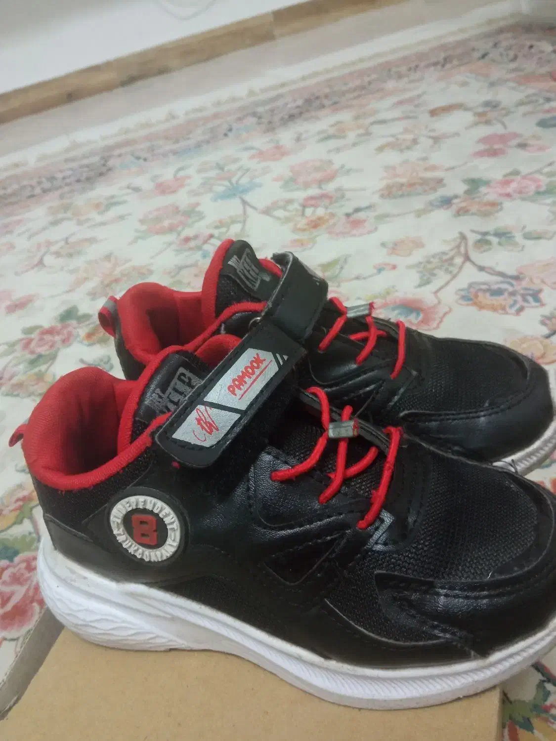 کتونی بچه|کیف، کفش، کمربند|رشت, نظری|دیوار