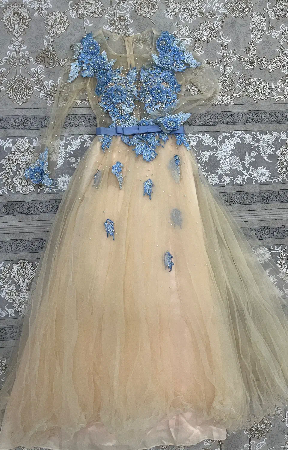 پیراهن مجلسی|لباس|میانه, |دیوار