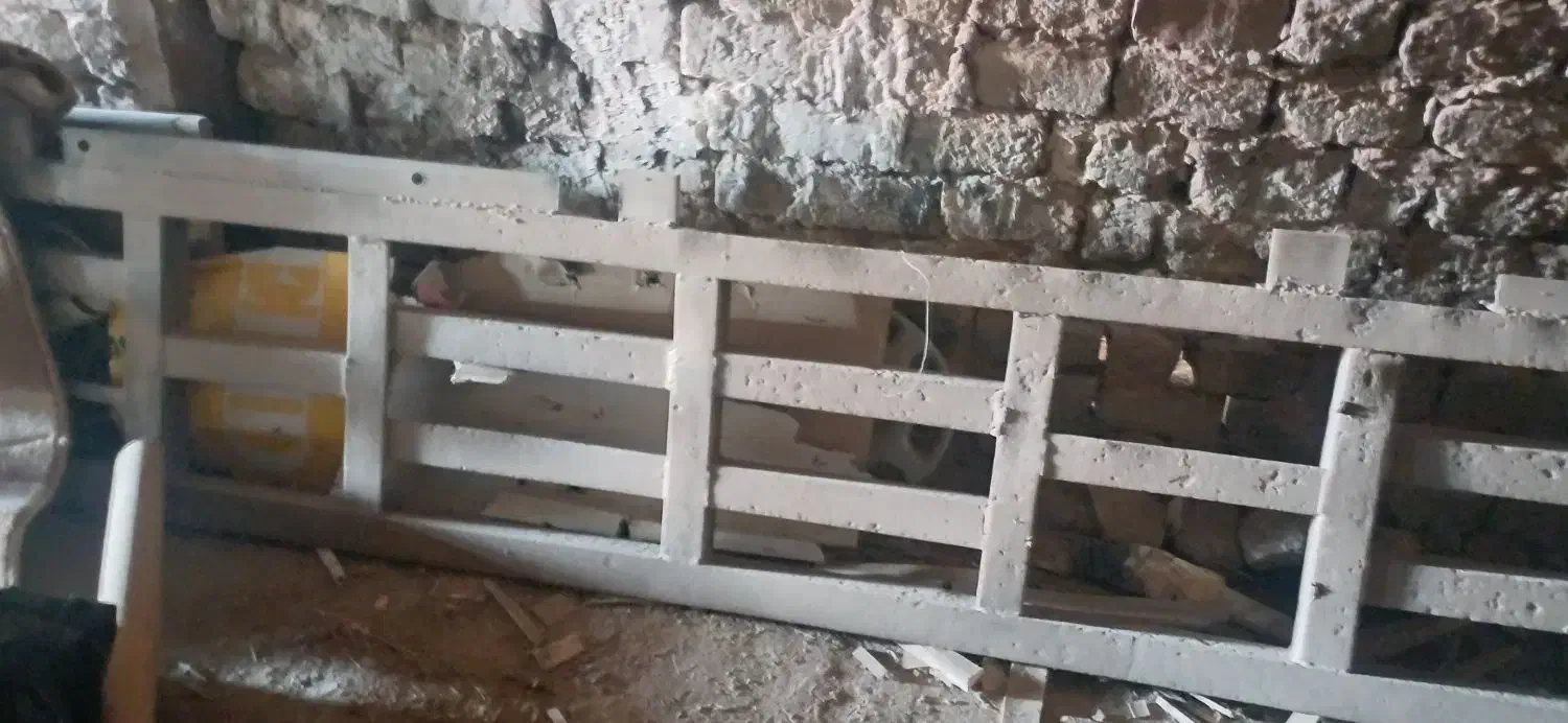 پل آهنی جلو مغازه|مصالح و تجهیزات ساختمان|قم, امامزاده ابراهیم|دیوار