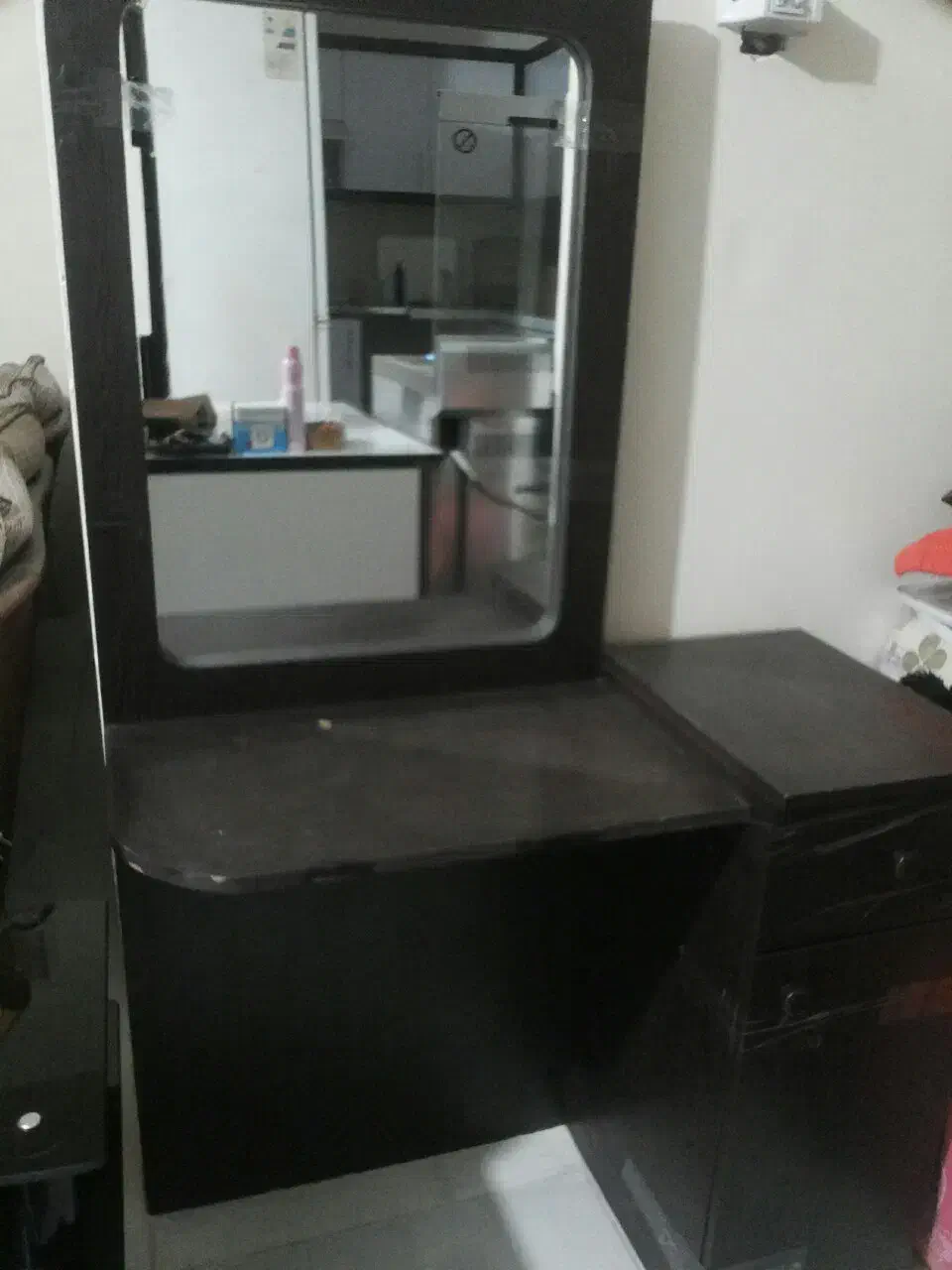 میز دراور|جاکفشی، کمد، دراور|گلبهار, شهر جدید گلبهار|دیوار