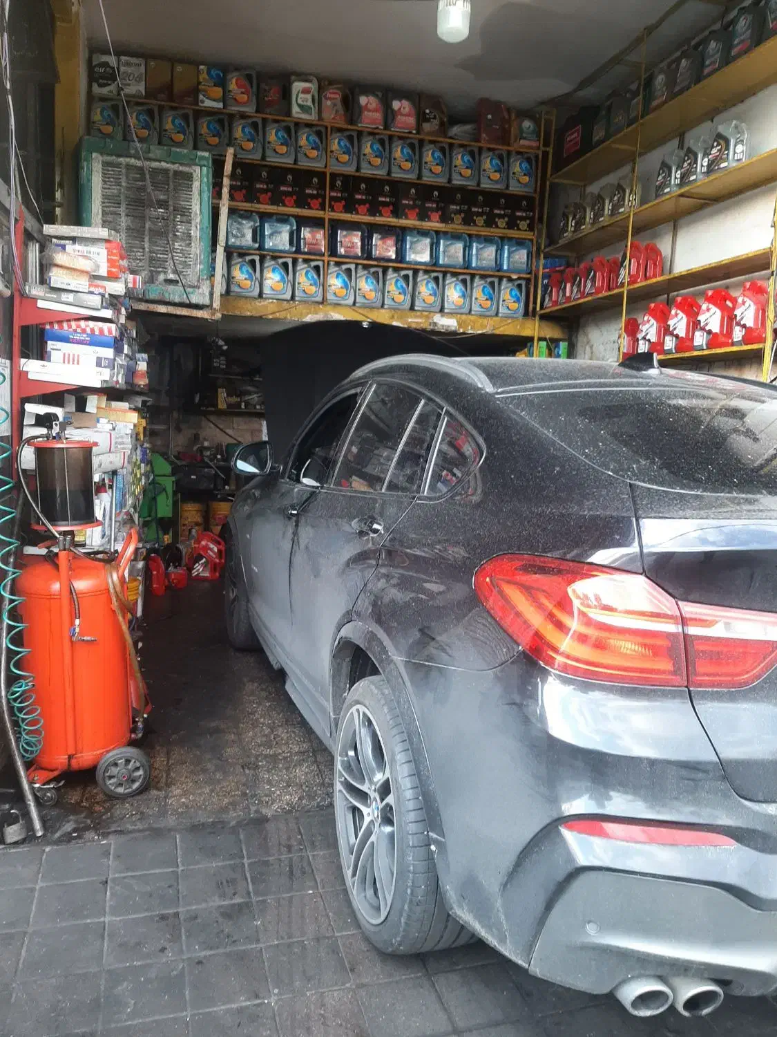 به گارگر تعویض روغن یا میکانیک جای خواب غذا|استخدام صنعتی، فنی، مهندسی|تهران, مطهری|دیوار