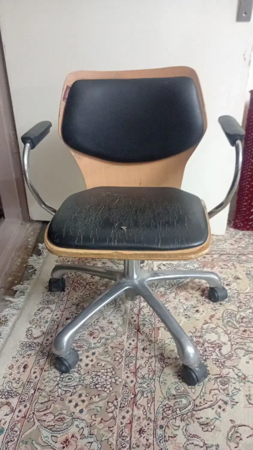 صندلی گردان چرخ دار جک دار|میز تحریر و کامپیوتر|فردیس, منظریه|دیوار