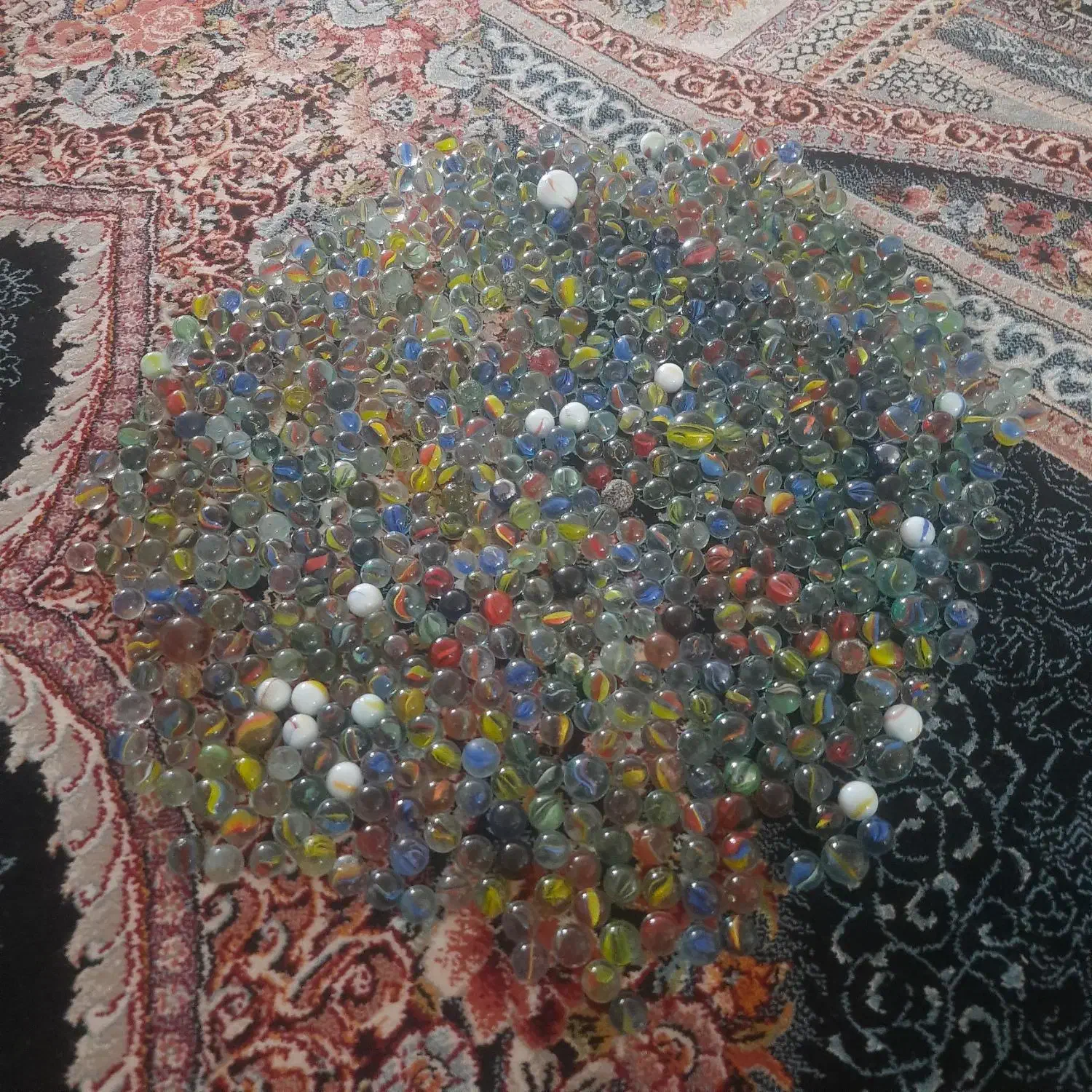 ۶۸۶ دانه تیله همه نوع تیله هست ۷۰۰ تومان|اسباببازی|خورموج, |دیوار