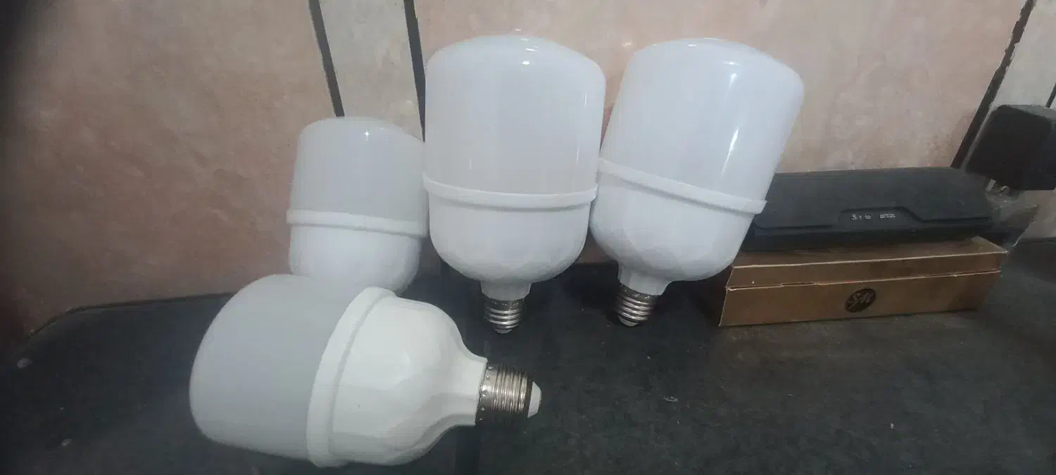 فروش لامپ ۲۰ و ۳۰ وات به نصف قیمت با ضمانت یکساله|لامپ و چراغ|اهواز, پردیس|دیوار