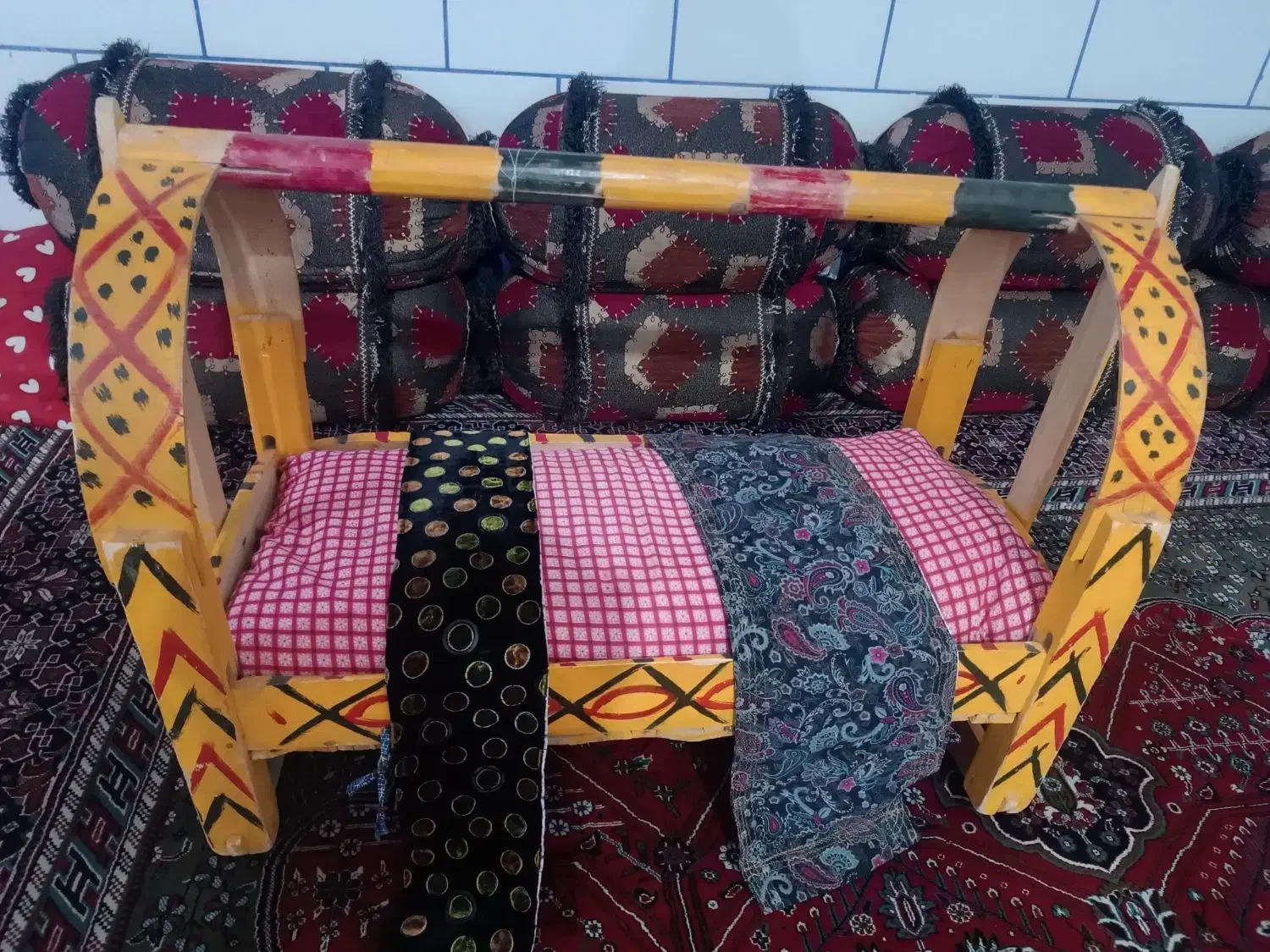 گهواره یا تخته محلی|تخت و سرویس خواب|دهدشت, |دیوار