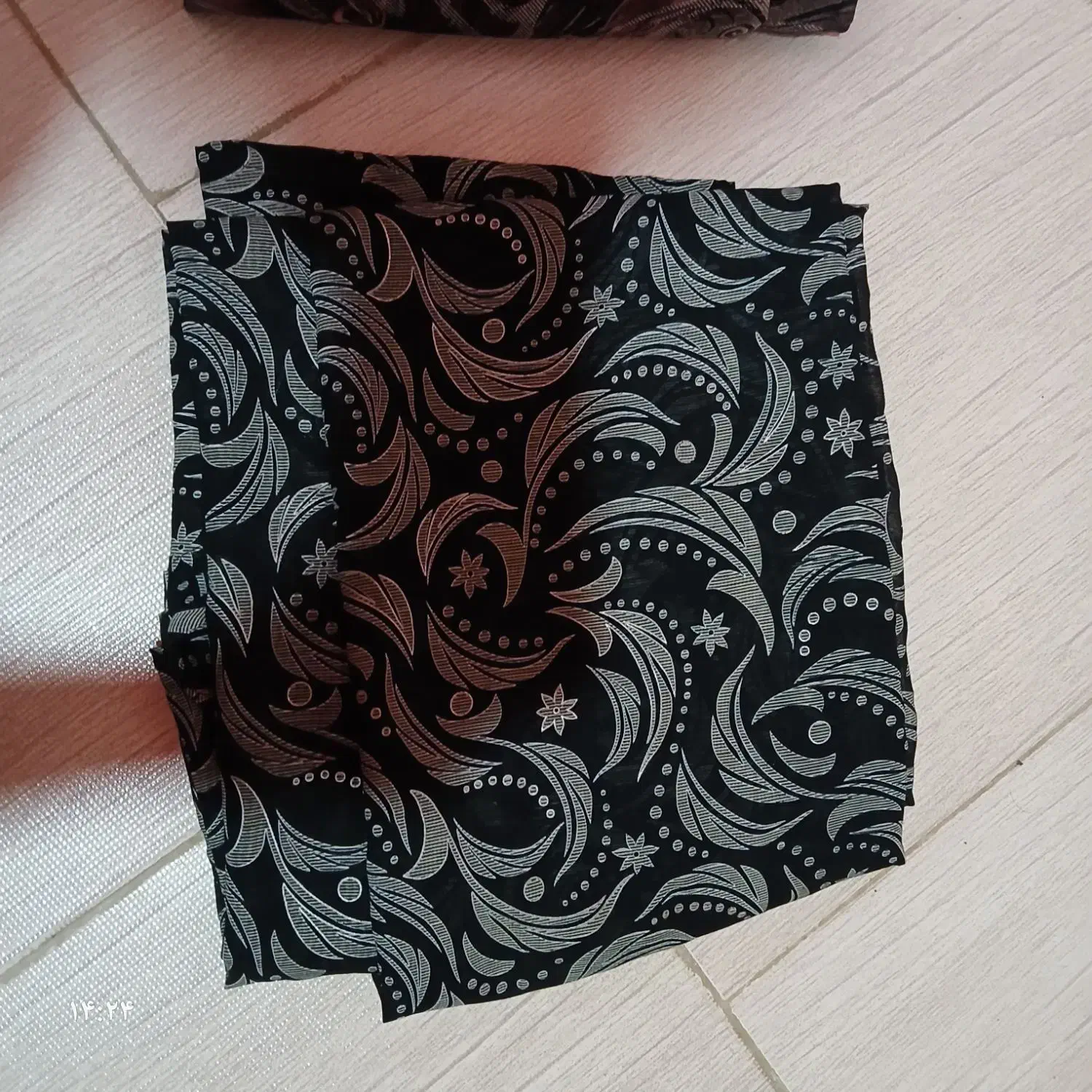 چادر مجلسی|لباس|قم, باغ کرباسی|دیوار