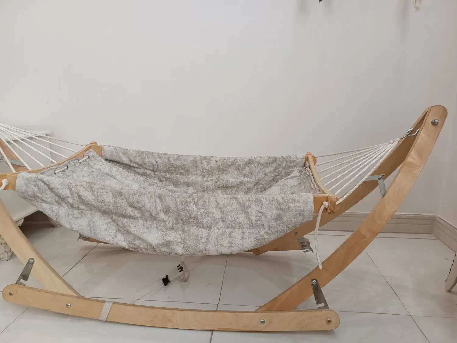 گهواره در حد نو چندبار استفاده شده|تخت و صندلی بچه|پاکدشت, خاتون آباد|دیوار