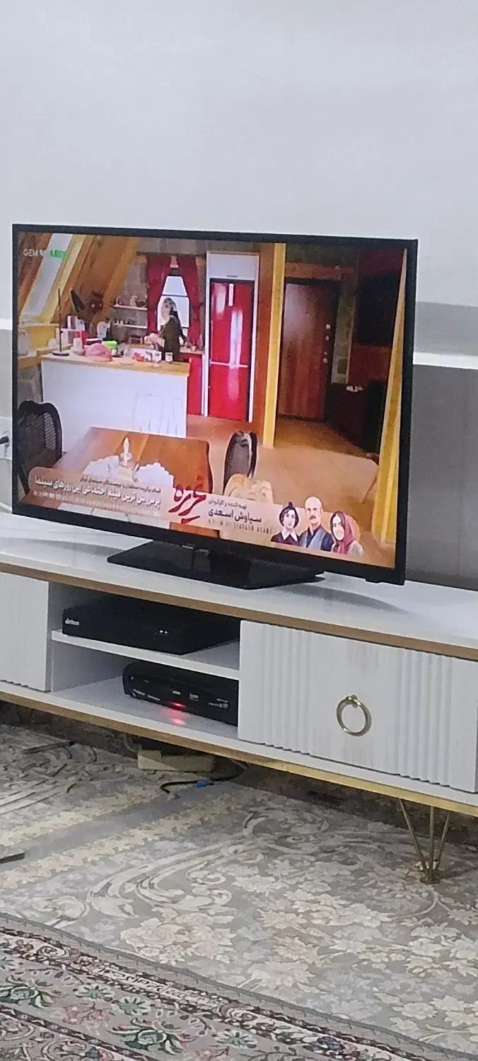 تلویزیون ۴۰اینچ|تلویزیون و پروژکتور|سبزوار, قلعه‌نو دهزار|دیوار