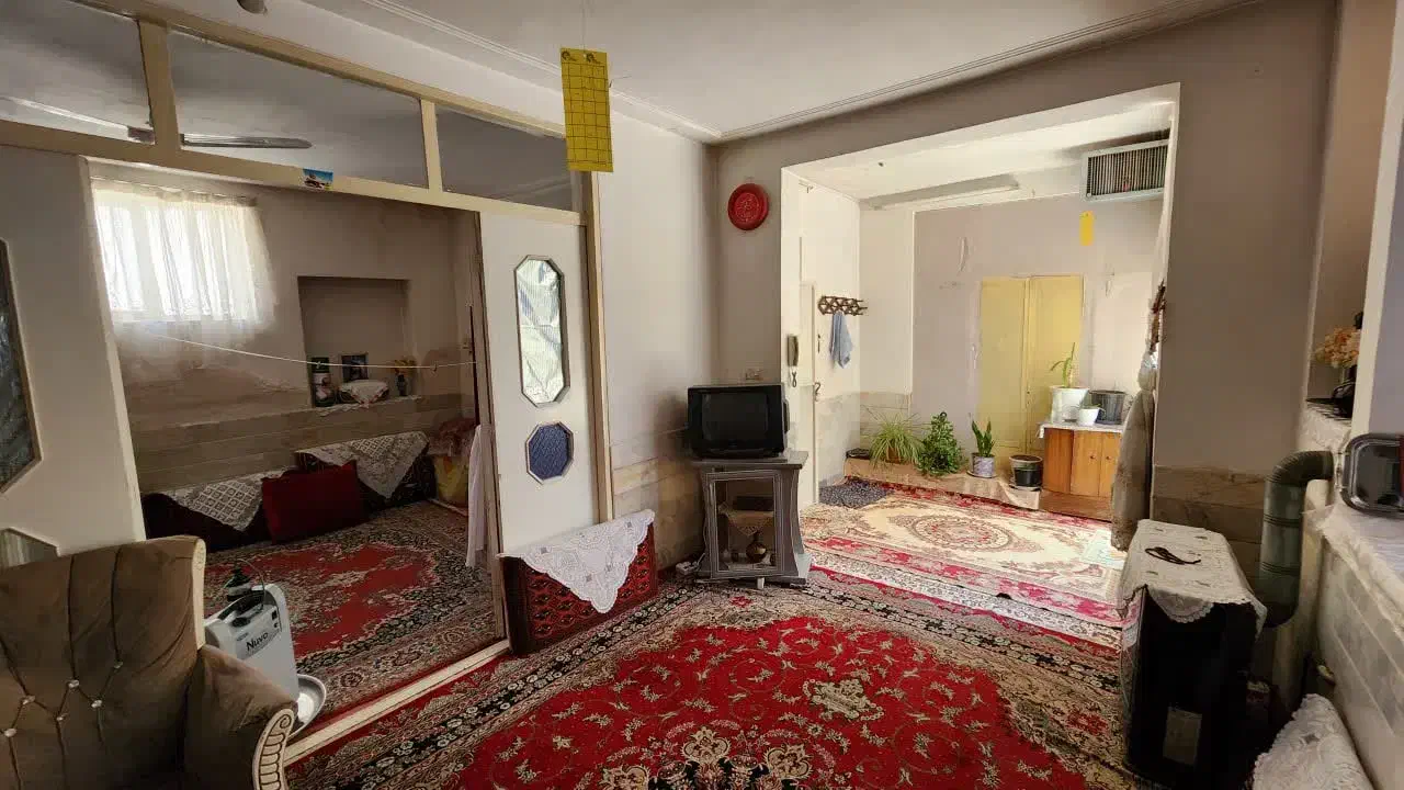 دوطبقه همکف و بالا دو بر|فروش خانه و ویلا|قم, منبع آب|دیوار