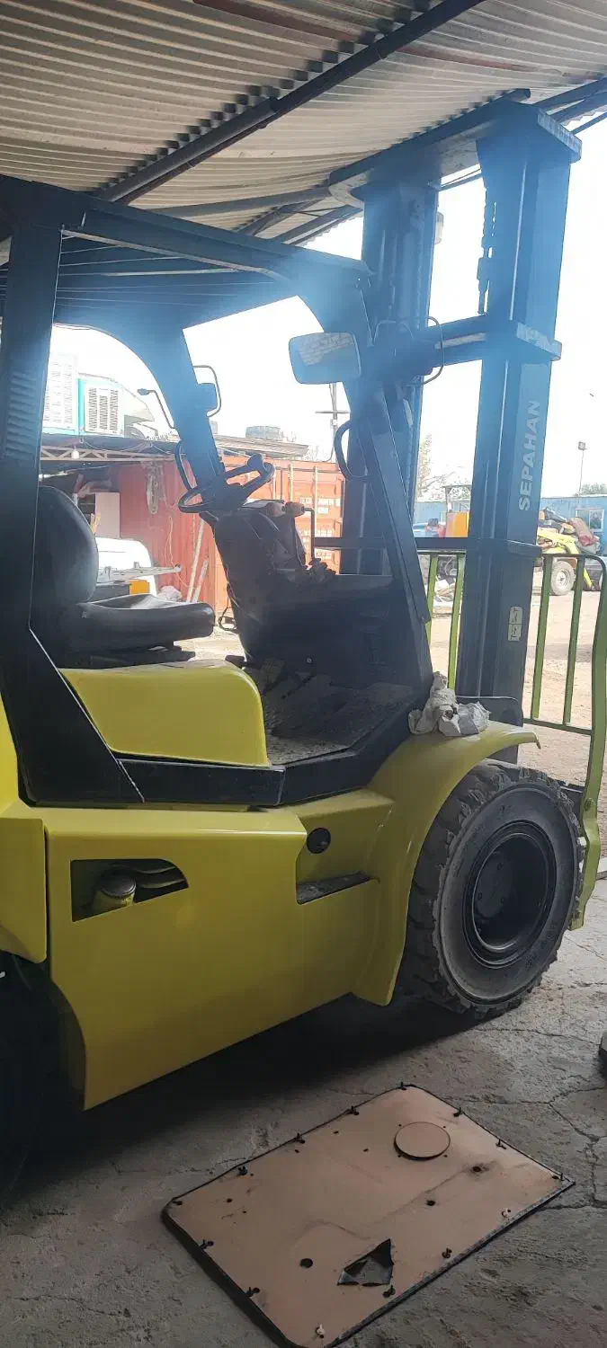 لیفتراک ۵تن سپاهان|خودرو سنگین|نجف‌آباد, شهدا|دیوار