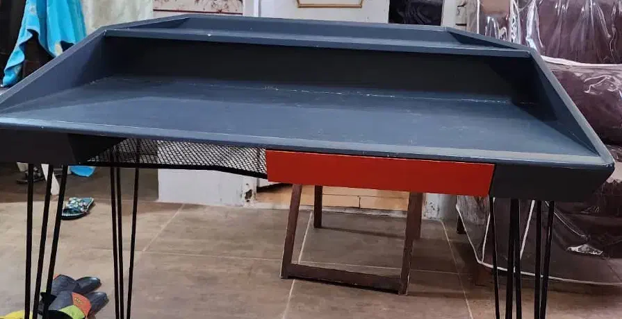 فروش فوری تعدادی صندلی و میز کار بدلیل کمبود فضا|دفتر کار|شیراز, فضلآباد|دیوار