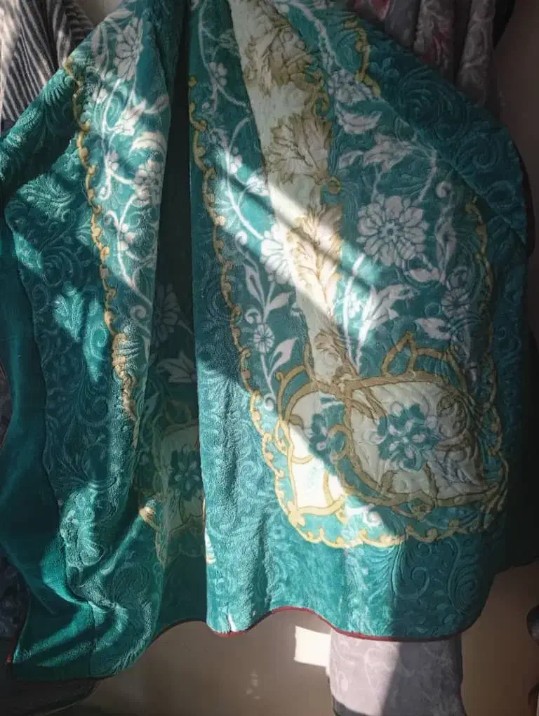 پتو کیلویی در طرح ها و رنگ های مختلف|رختخواب، بالش، پتو|محلات, |دیوار