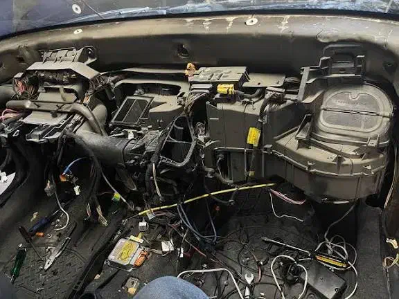 امداد خودررو روشن کردن ماشین در محل تعمیرکار سیار|خدمات موتور و ماشین|مشهد, وکیل‌آباد|دیوار