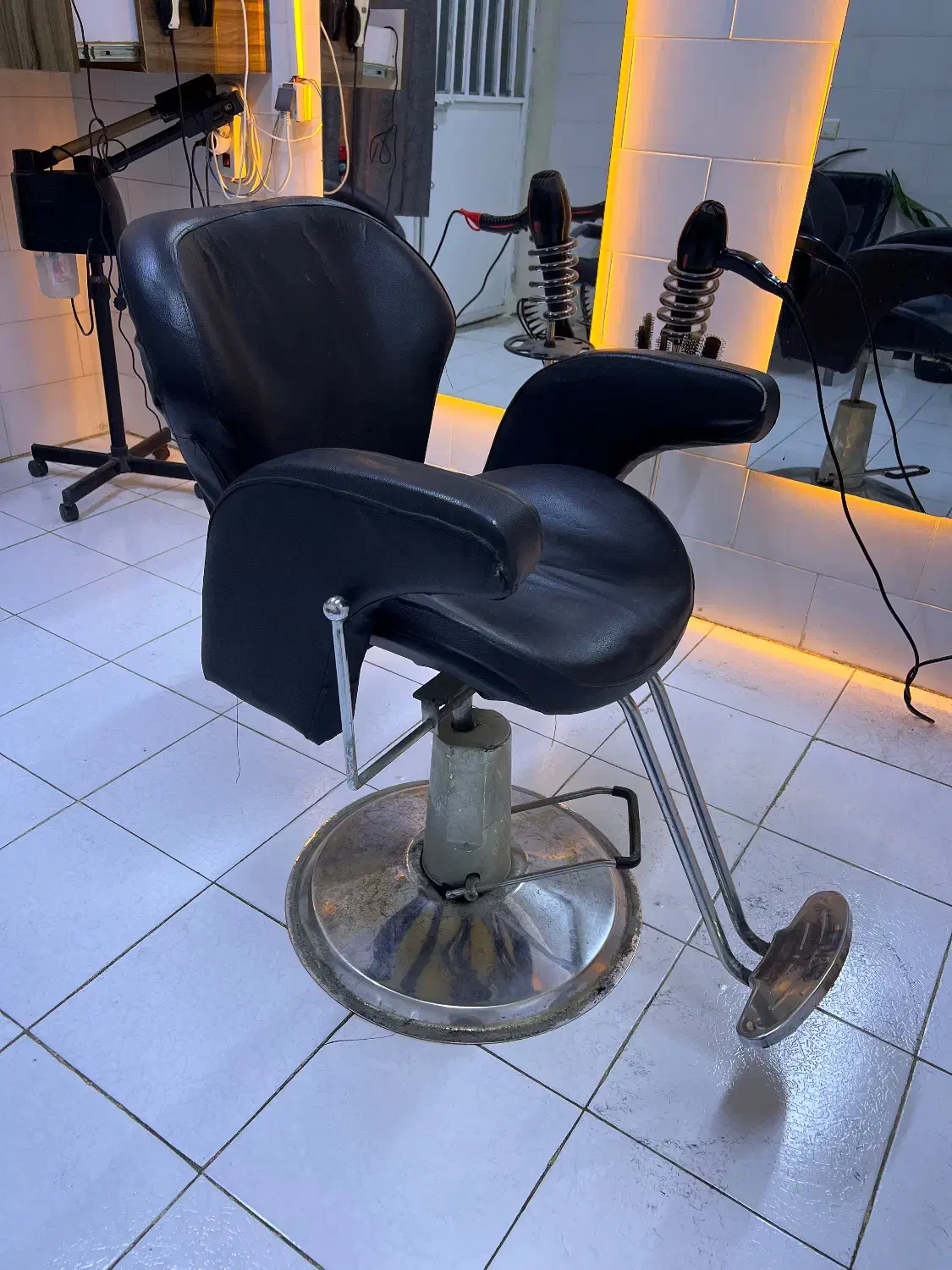 صندلی ارایشگاه|آرایشگاه و سالن‌های زیبایی|حاجی آباد, |دیوار