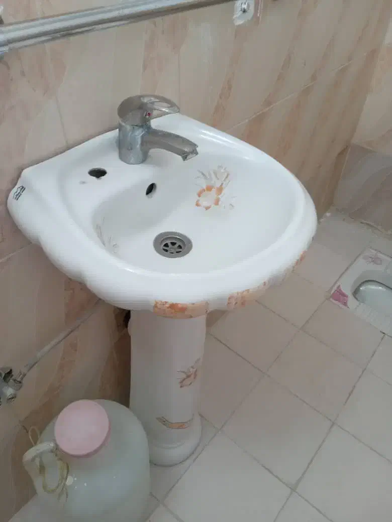 روشویی همراه با شیر|لوازم سرویس بهداشتی|اندیشه, اندیشه فاز ۱|دیوار