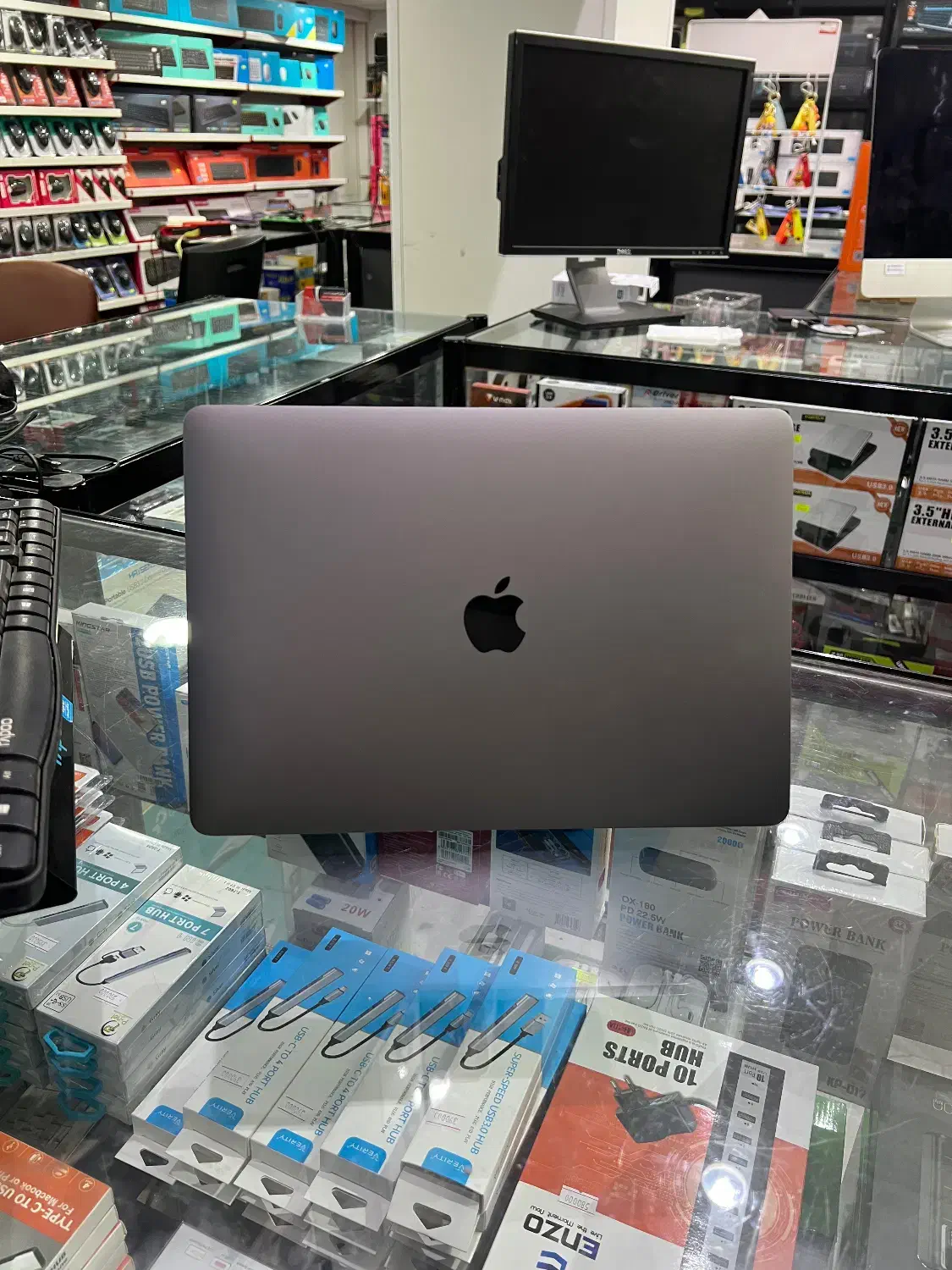 لپ تاپ مک بوک پرو ۲۰۱۸گرافیک۴گیگi7رم۱۶|رایانه همراه|کرمان, |دیوار