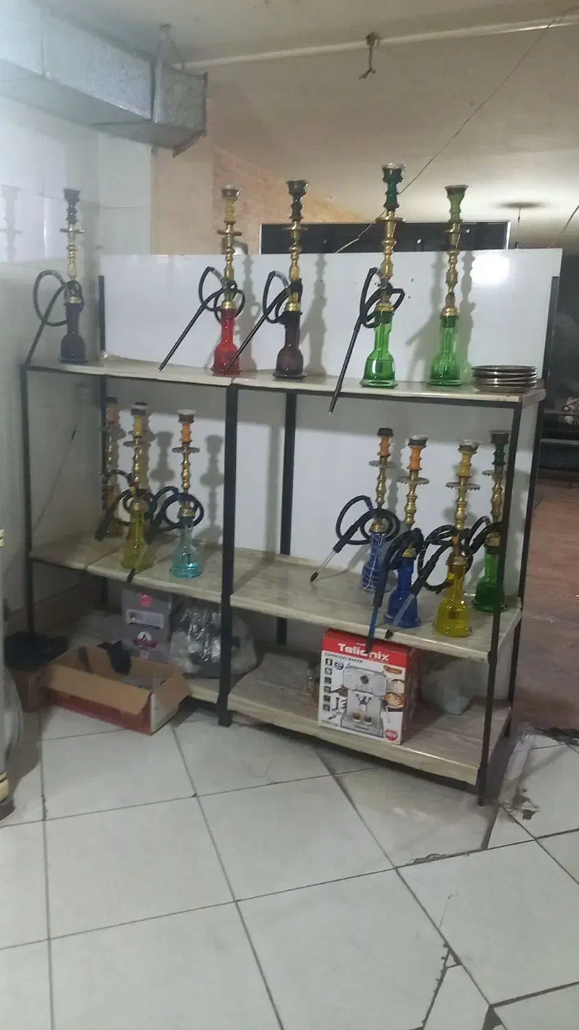 تخت|کافی‌شاپ و رستوران|اندیشه, اندیشه فاز ۱|دیوار