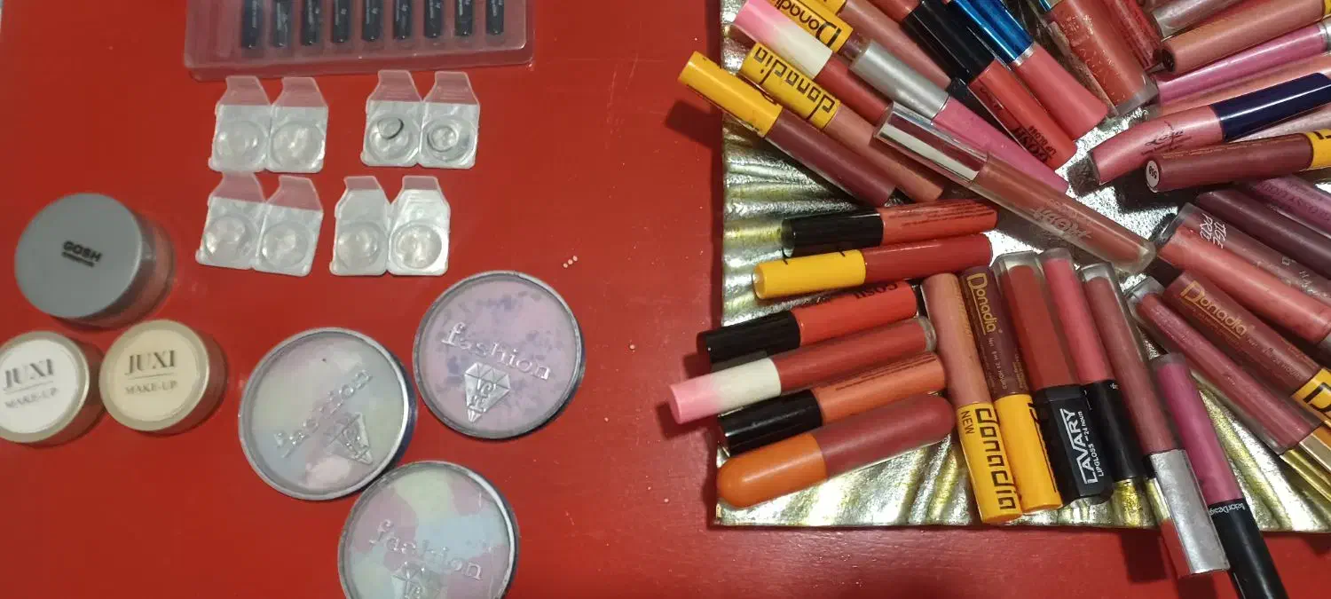 فروش فوری لوازم آرایش|آرایشی، بهداشتی، درمانی|تهران, بهداشت|دیوار