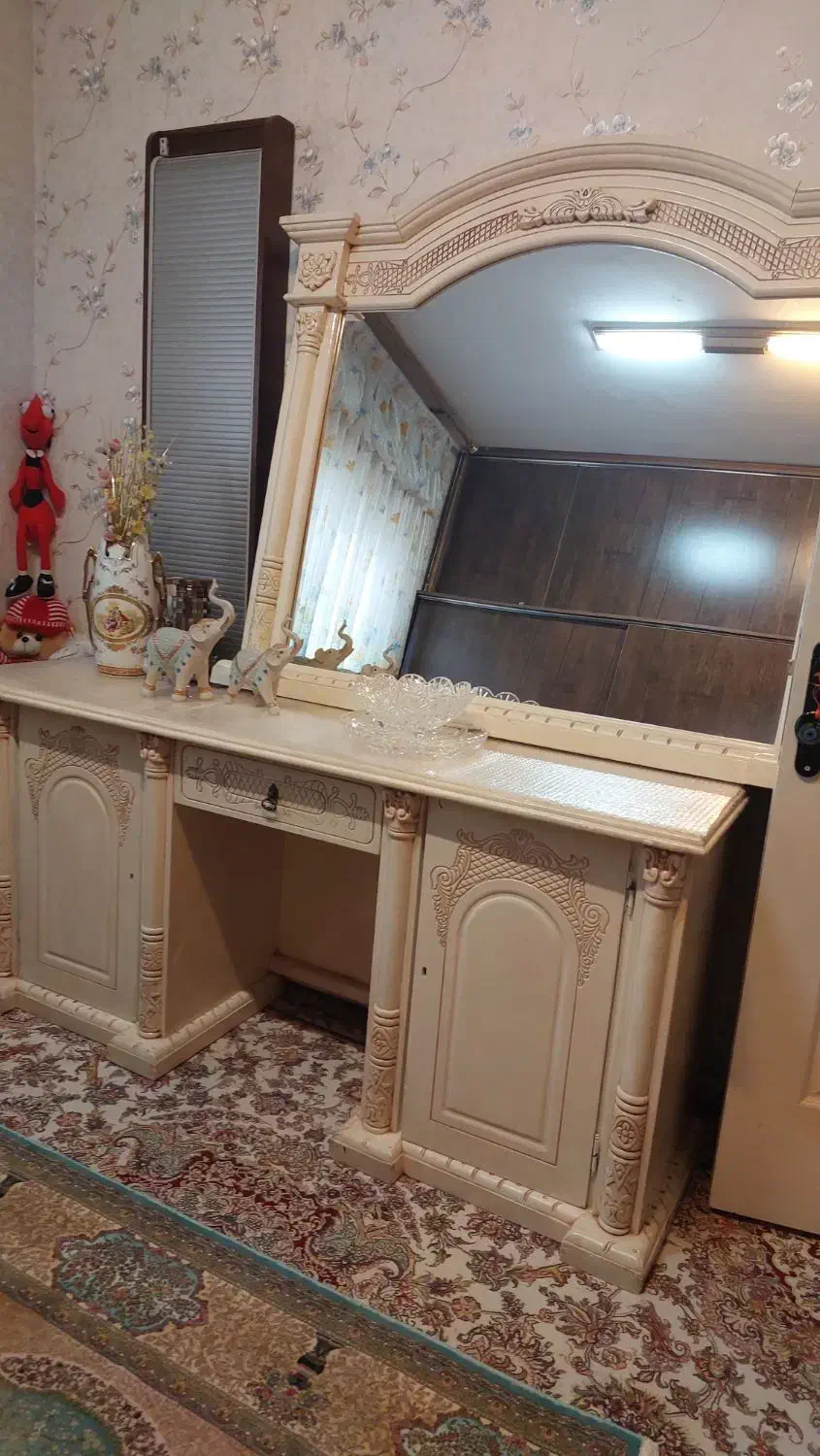 آینه و کنسول|بوفه، ویترین، کنسول|پرند, فاز ۶|دیوار