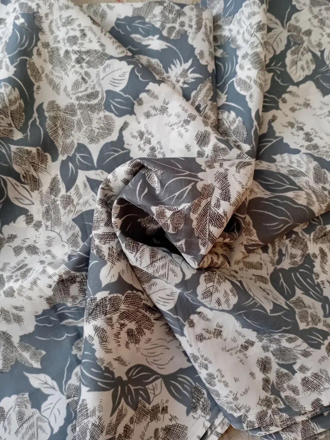 دو قواره پارچه و یک قواره چادر مشکی  برای روز مادر|لباس|شهریار, شهریار|دیوار