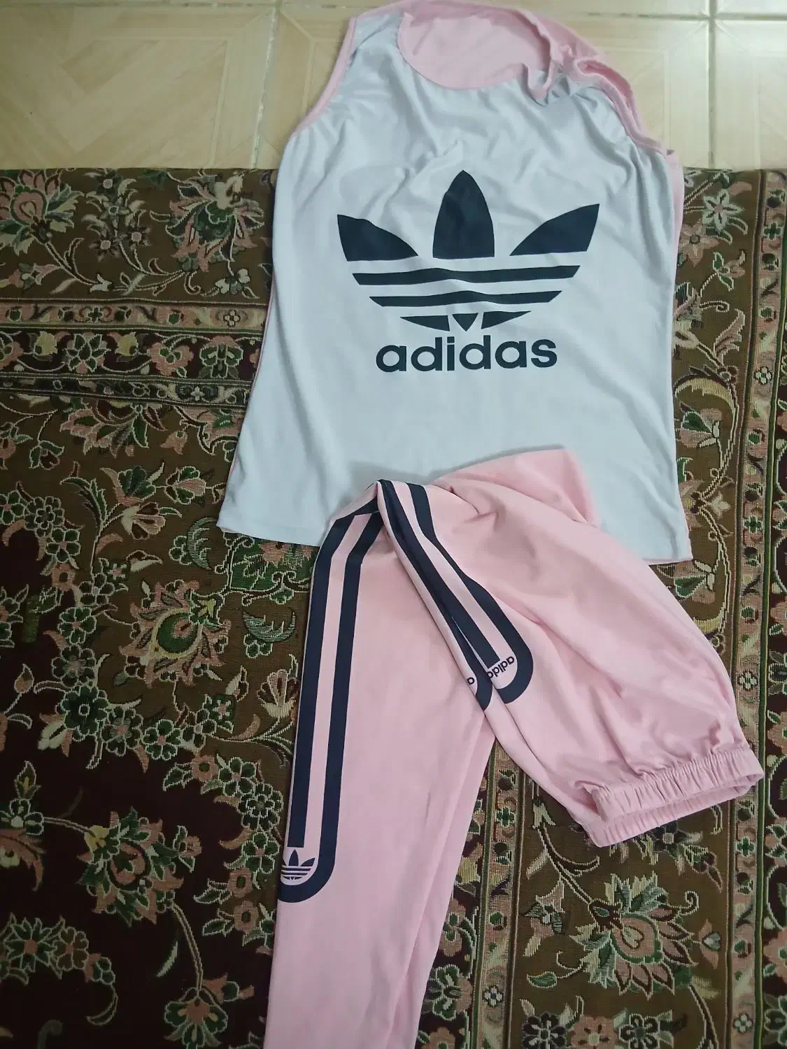 پافربچگانه|کیف، کفش، کمربند|رشت, حمیدیان|دیوار