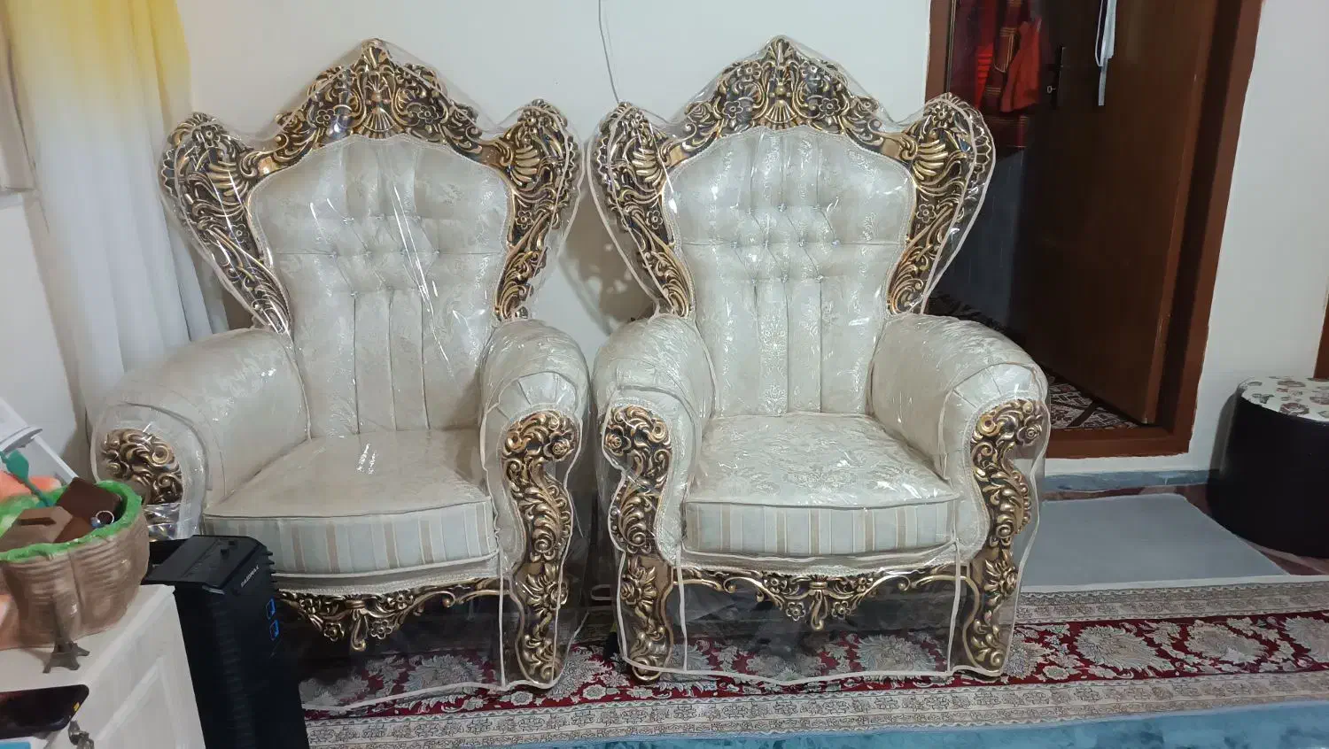 مبل 9 نفره سلطنتی همراه عسلی|مبلمان خانگی و میز عسلی|هرسین, |دیوار