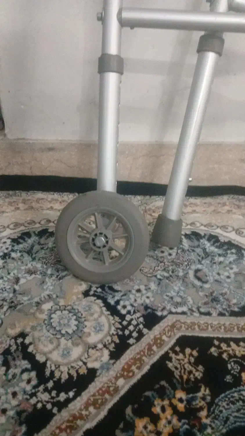 واکر طبی چرخ دار و تولت فرنگی|آرایشی، بهداشتی، درمانی|کرج, خرمدشت|دیوار