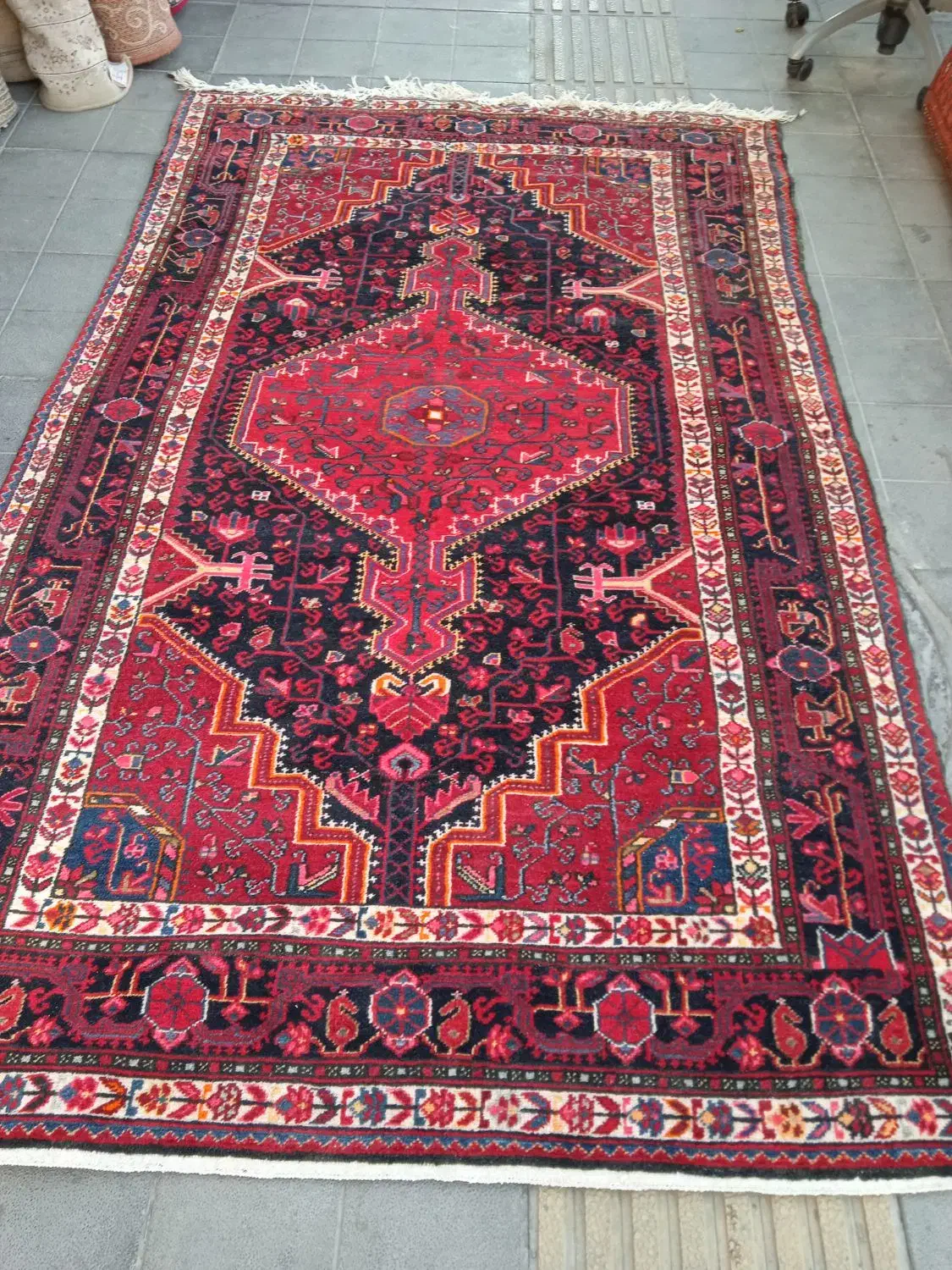 تعدادی فرش دستباف|فرش|قم, نیروگاه|دیوار