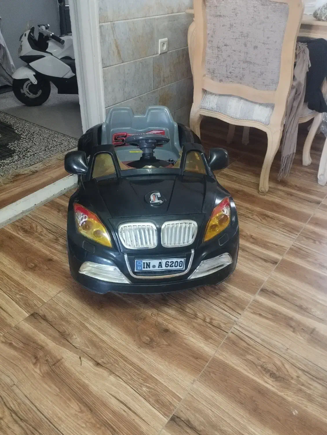 ماشین کنترلی|اسباب‌بازی بچه|قرچک, پویینک|دیوار