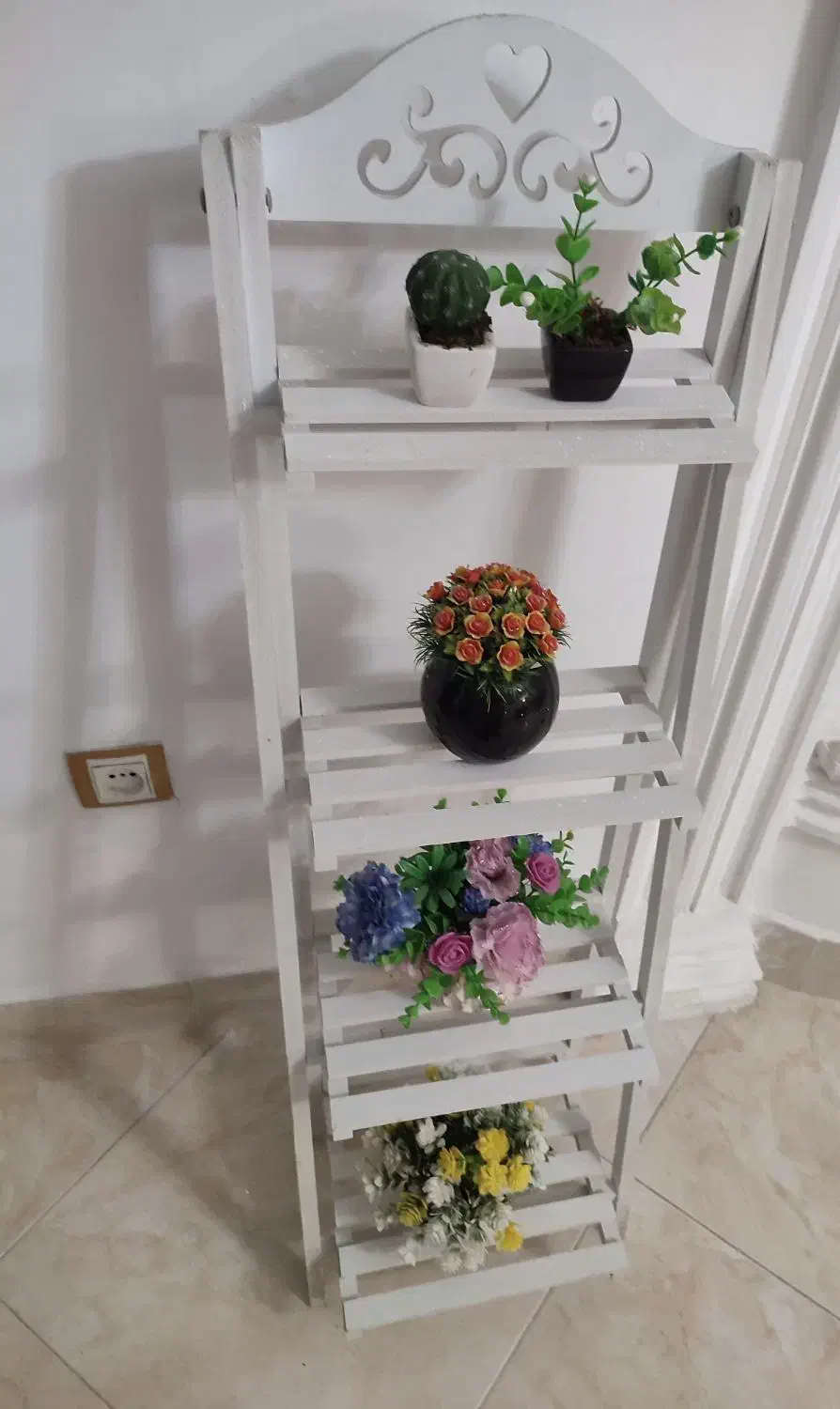 استند همراه گلدانها|گل مصنوعی|بندر انزلی, انقلاب|دیوار