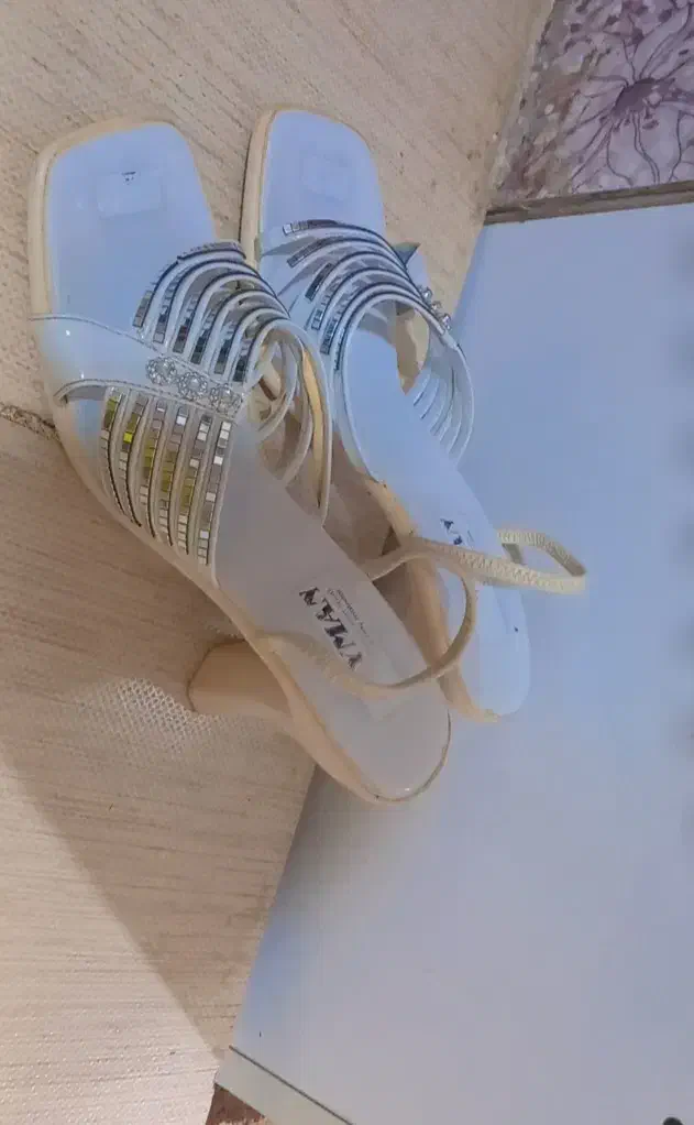 کفش پاشنه دار|کیف، کفش، کمربند|سلماس, |دیوار