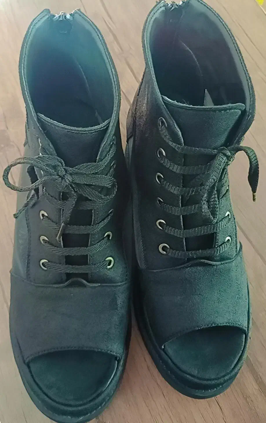 کفش|کیف، کفش، کمربند|اردبیل, |دیوار