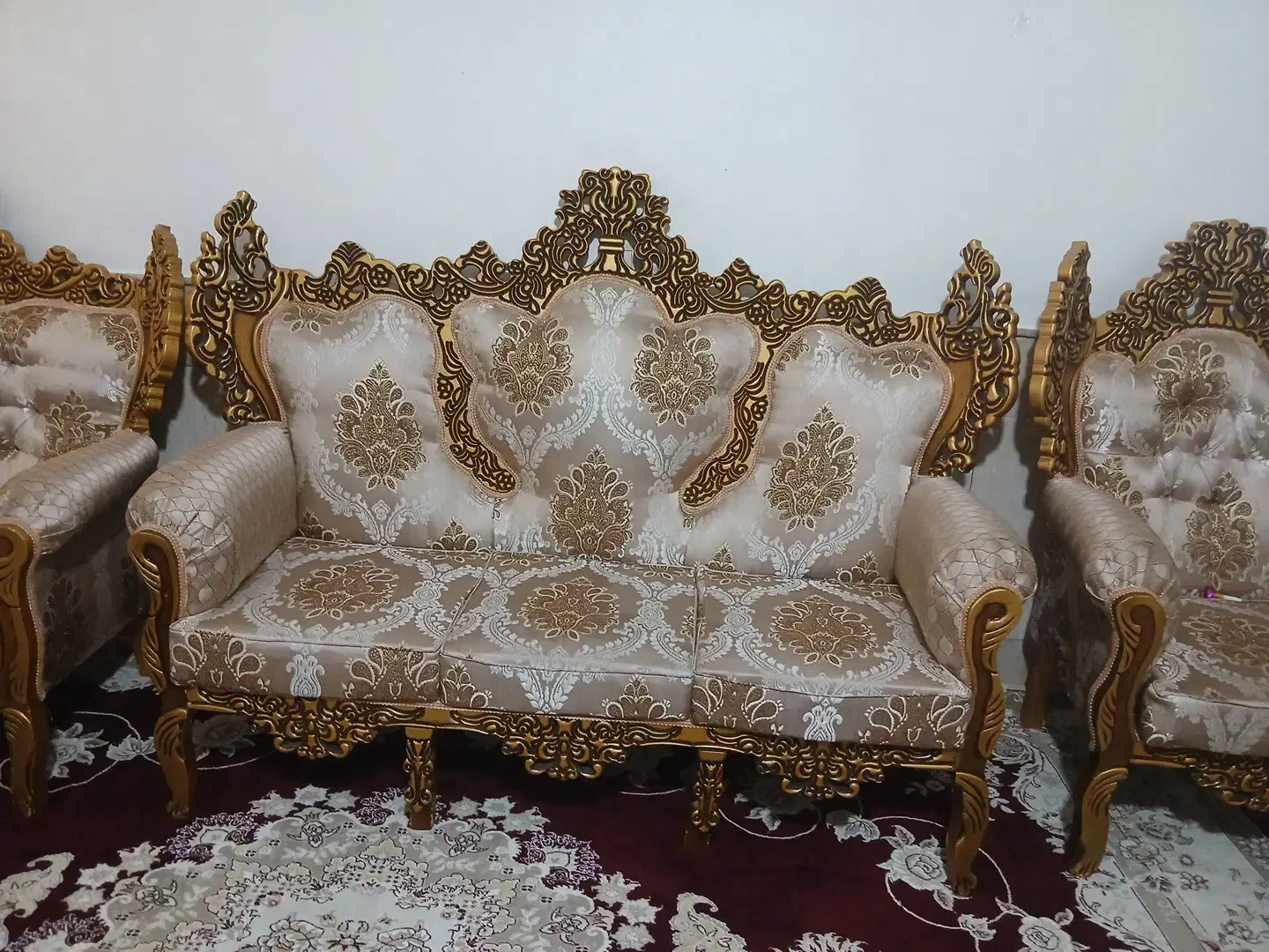 مبل سلطنتی|مبلمان خانگی و میز عسلی|قم, قلعه کامکار|دیوار