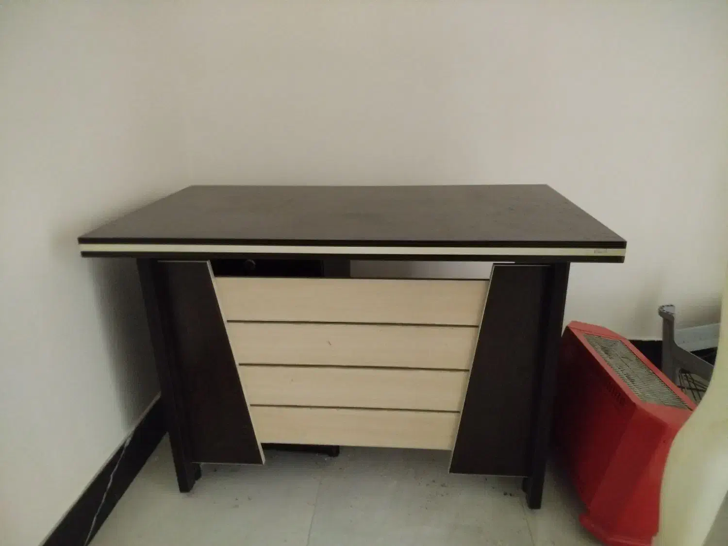 میز مدیریت و صندلی چرخشی مانکن کامل و مانکن پا|فروشگاه و مغازه|گالیکش, |دیوار