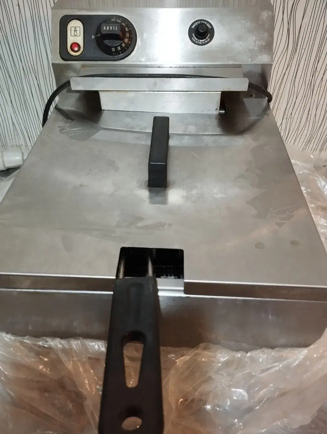 یک سرخ کن تک لگن آنویل و یک سرخ کن دو لگن جنرال|اجاق گاز و لوازم برقی پختوپز|زابل, |دیوار